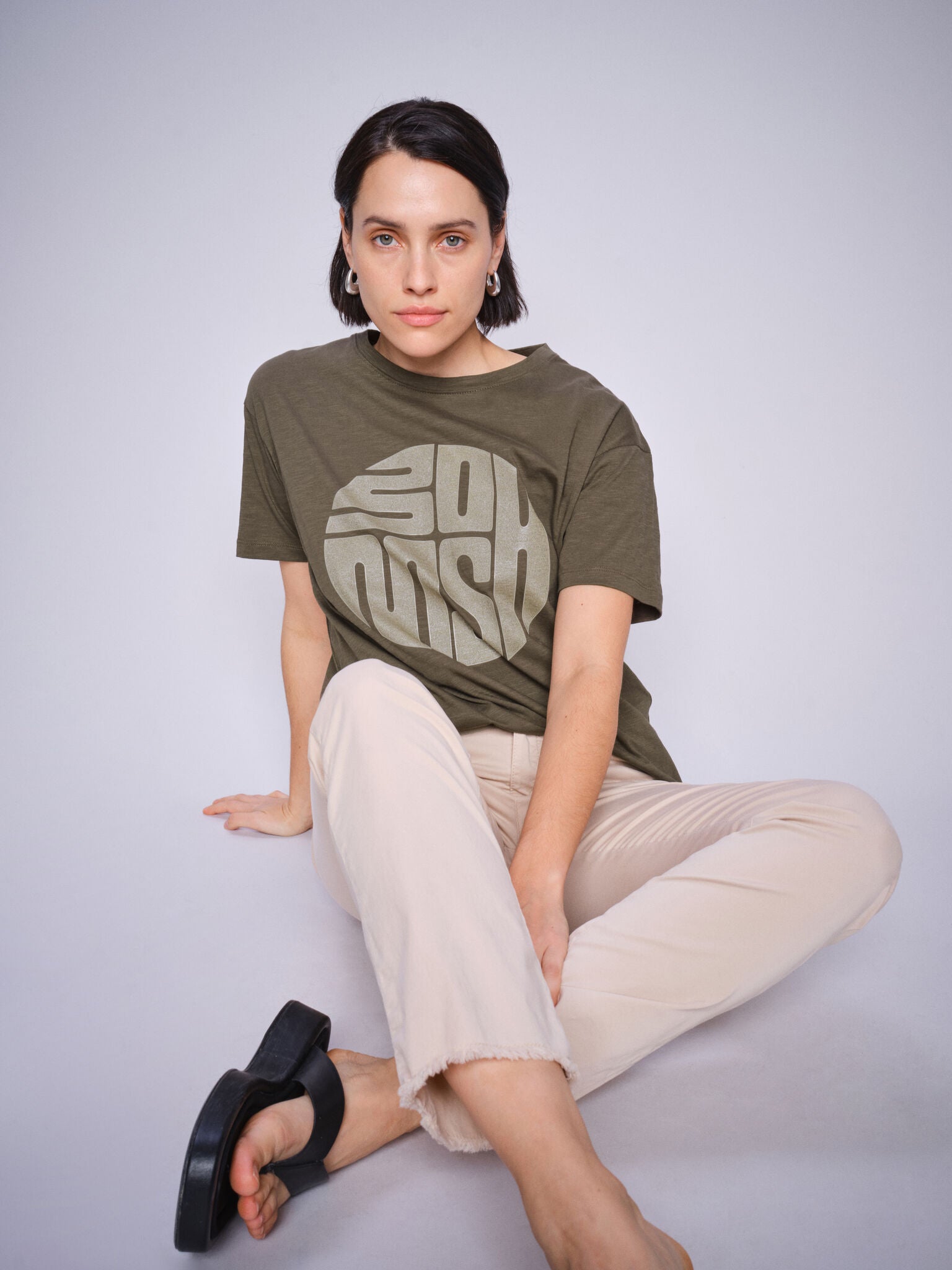 Modelshot / Feather Gray / Detail